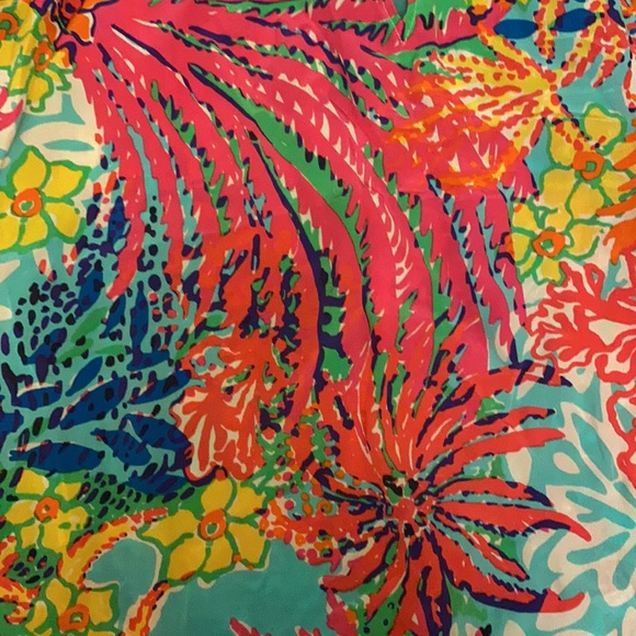 Lilly Pulitzer high neck SILK top! Sz XS - Picture 2 of 6